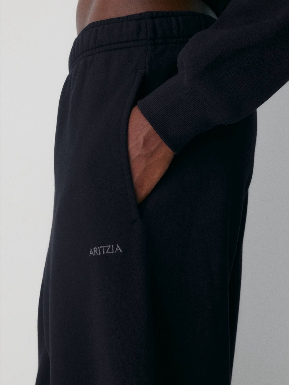 Aritzia TNA Cozy Sweatfleece Mega Jogger in Black - Size Medium - Picture 3 of 7